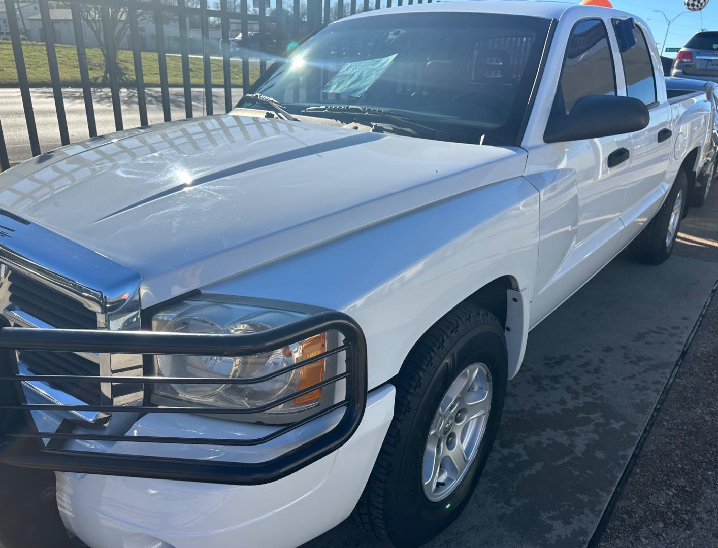 2006 WHITE /GRAY Dodge Dakota (1D7HE48KX6S) , located at 2001 E. Lancaster, Ft. Worth, 76103, (817) 336-7000, 32.746181, -97.301018 - Photo#2